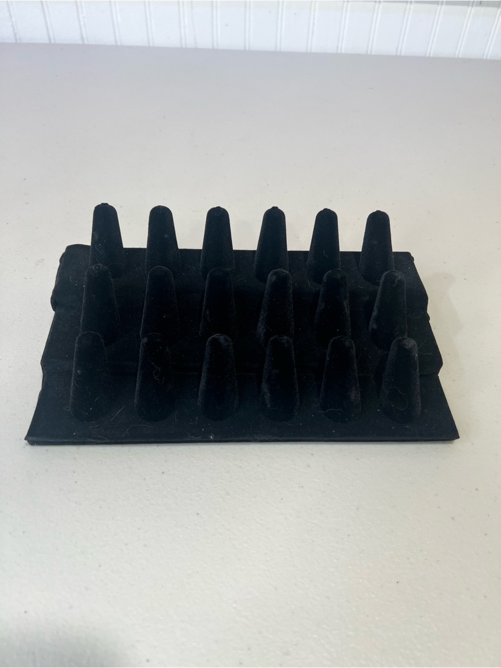 Black Velvet 18-Peg Ring Display Tray